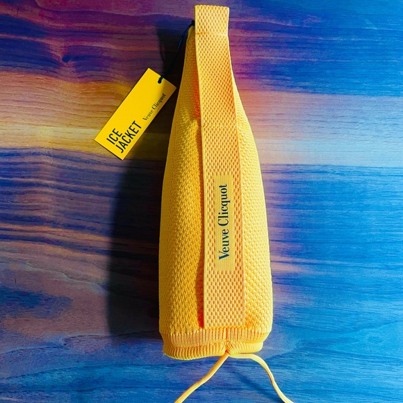 VEUVE CLICQUOT ISOTHERMAL BRUT CHAMPAGNE ICE JACKET - SPECIAL EDITION - Picture 5 of 9